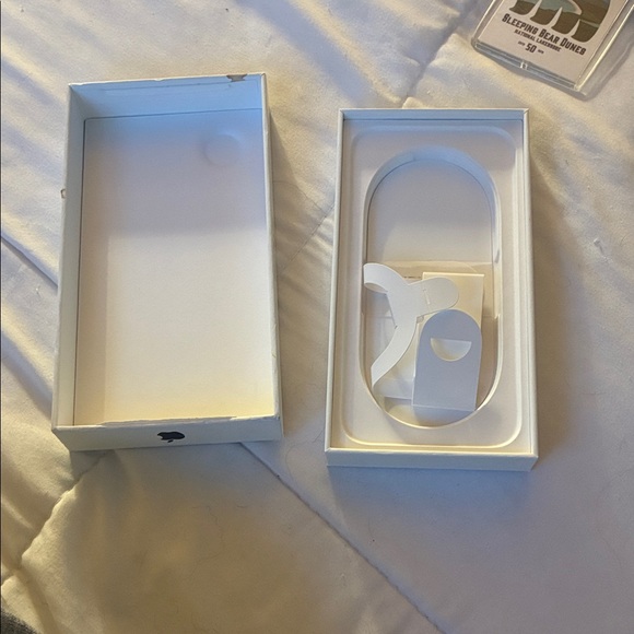 Apple iPhone 16e BOX ONLY - Picture 8 of 9